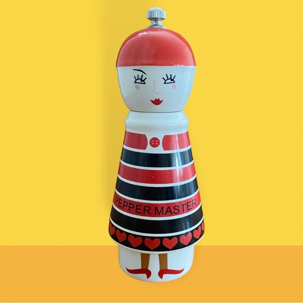 Pepper Master Red & Black Decorative Pepper Mill
